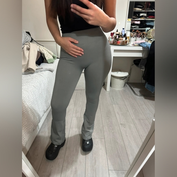 Gray High-Waisted Leggings - Picture 1 of 5